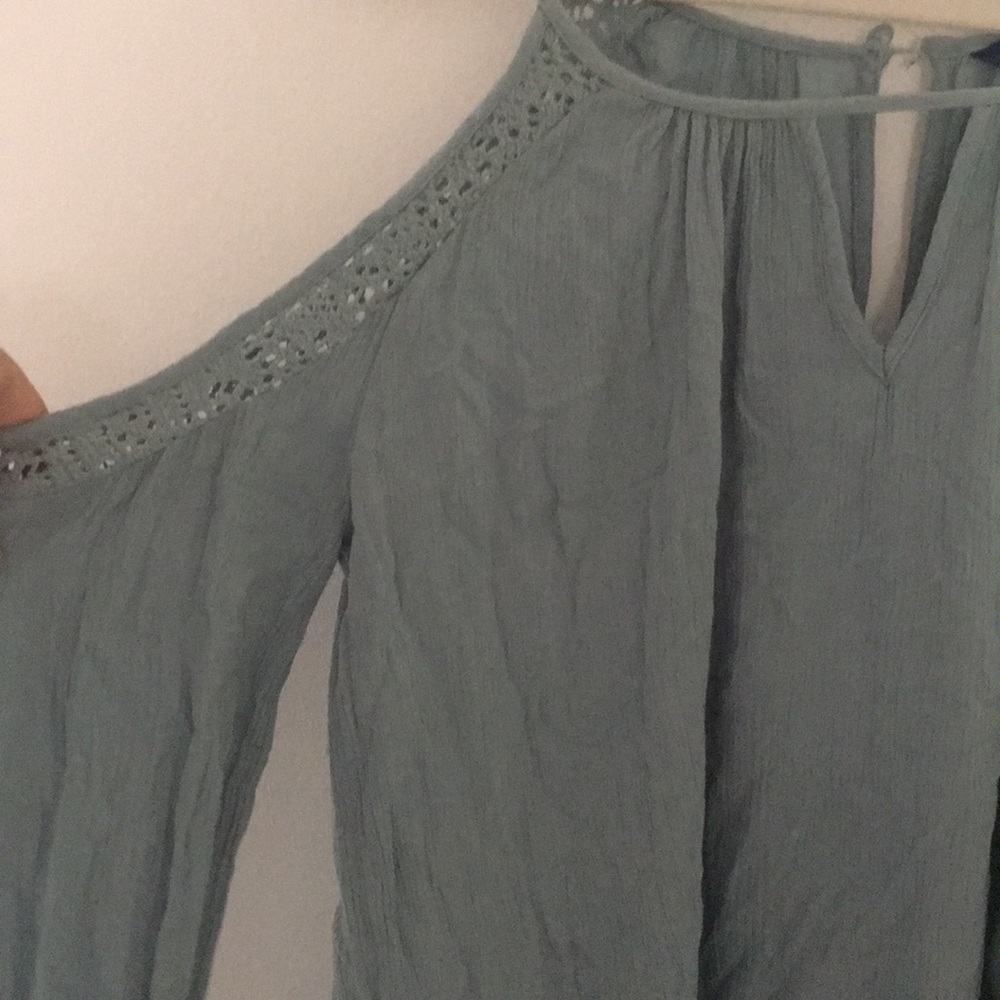 Cold Shoulder Top - Picture 3 of 6